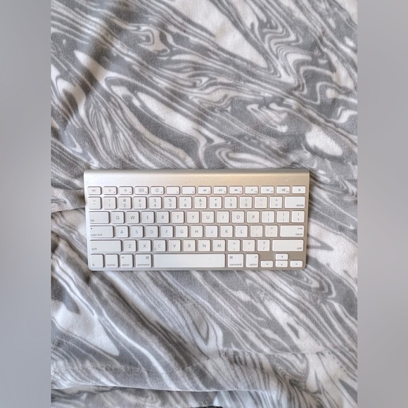Apple wireless keyboard - Picture 1 of 3